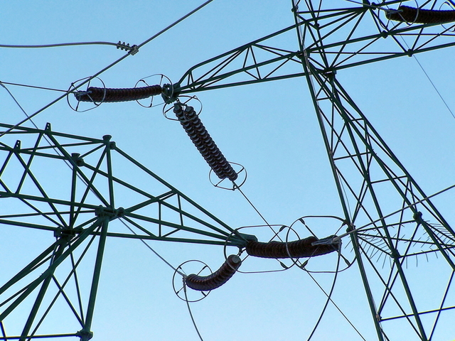 یراق‌آلات خطوط هوایی کابل خودنگهدار